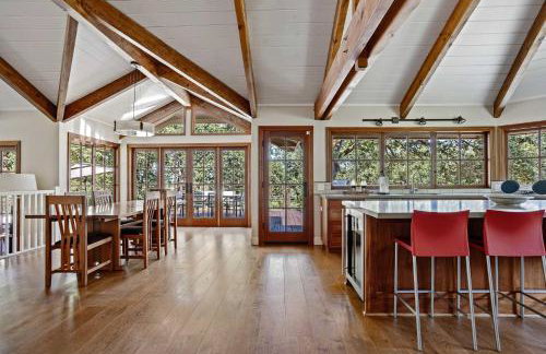 10 Acre Estate with Views Teahouse and Pickleball Court - Foto 16