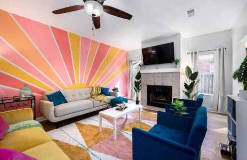 Your UF Getaway: 1 Block from Campus - 4 BD Haven - Foto 1