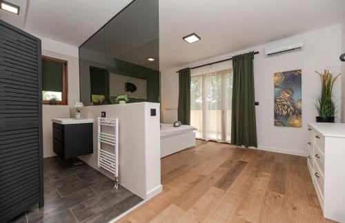 Villa Pietro with a heated Saltwater pool - Photo 56