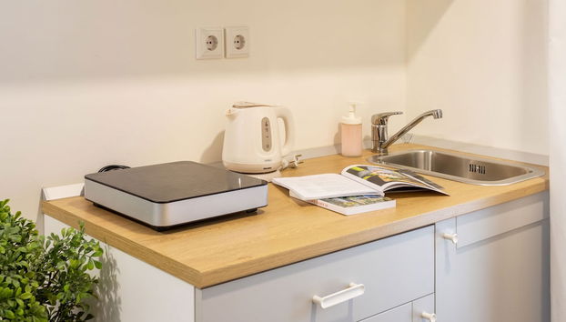 Spacious Studio Near City Center - Photo 5, Private kitchen