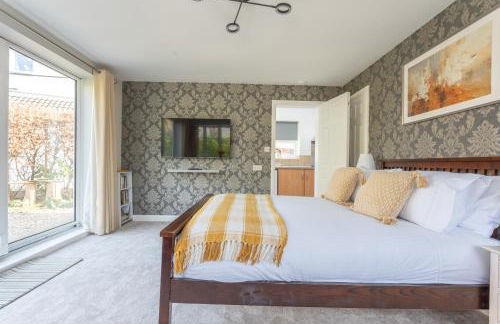 Robins Perch, Bramhall - Photo 6