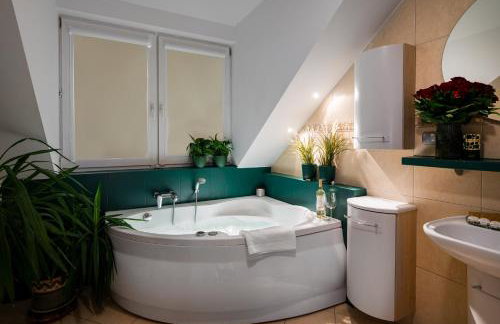 Warm & cosy 2-store 3-BR House with fireplace, living room, garden, terrace, balcony & parking 30 minutes from Warsaw Centre - Foto 9