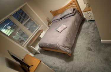 Central 2BR Apartment - Sleeps 4 - Parking & Pets - Coast Serviced Apartments - Enquire for Trade & Long stays - Photo 6