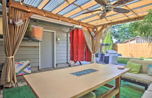 Hot Tub and Theater Room Tropical Springfield Home - Foto 26