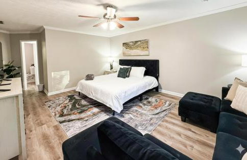 King Bed! Soaking tub! Fenced Yard w Screen Patio - Foto 30