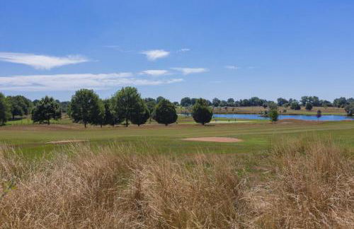 2025 Reno 2-Bed Escape w pool Min to GolfCources - Foto 47