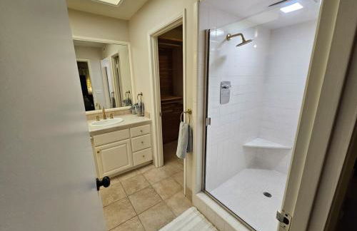 La Jolla Gem with Ocean View - 11 Beds, Hot Tub, Karaoke & Game Den - Foto 17