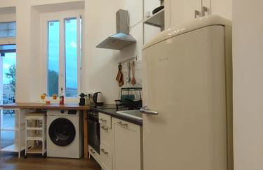 HERITAGE HOUSE City Center -ENTIRE APARTMENT- - Foto 13