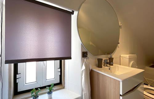 Cozy 3 Bedroom Apartment in Belem Lisbon 3 to 5 Guests - Photo 32