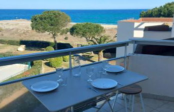 CAPITELLES - Face à la mer et la piscine - front de mer - ref vuail - Photo 1