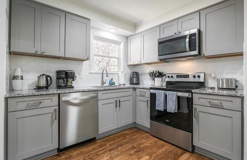 4 Bedroom Plaza Charmer Pet Friendly - Photo 13