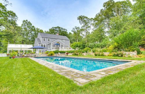 Pool, Sunroom and Gardens Luxe Sandy Hook Home! - Foto 1