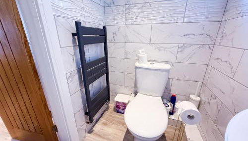 INACTIVE The A 1 Bedroom Apartment by AltoLuxoExperience Short Lets & Serviced Accommodation with Parking & Wifi - Foto 5