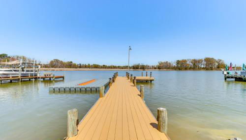 Waterfront Colonial Beach Studio with Boat Dock! - Foto 2
