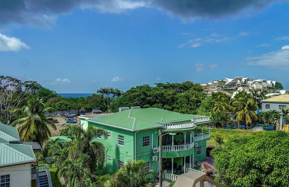 Your quaint home just steps from beach - Foto 42