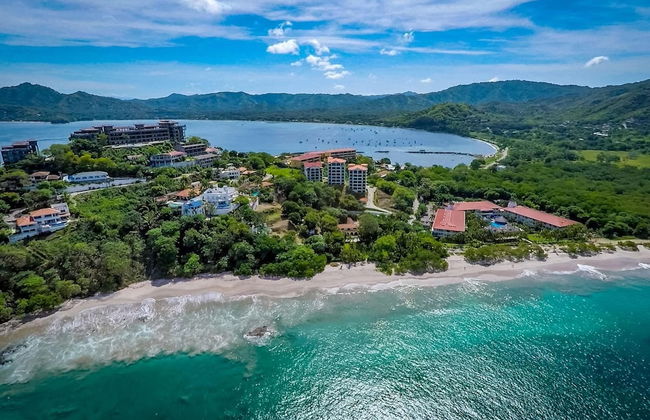 Fifth-Floor Condo with Breathtaking Ocean Views, Stylish Interior & Prime Location Near Flamingo Beach - Foto 31