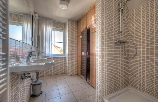 Cozy Villa With Sauna - Photo 5