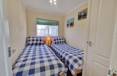 169 Broadside Holiday Chalet near Broads & Beaches - Photo 3