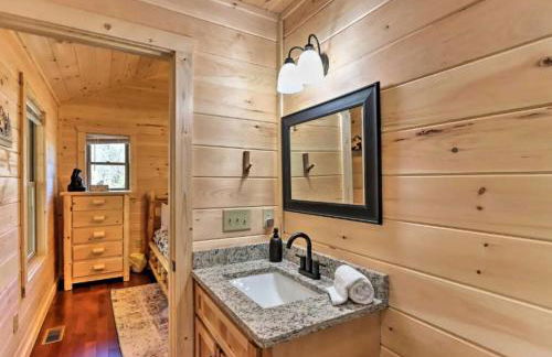 New Serene, Fun & Comfy Cabin- Covered Deck, Grill, Arcade - Foto 19