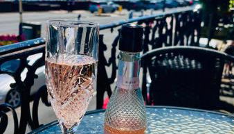 "The Celebration" Balcony Seafront Apartment - Foto 1