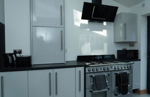 4 Bed Failsworth Home - 3 Bathrooms - Free Parking - Ideal For Contractors & Families - FREE 1 HR EARLY CHECK-IN OR 1 HR LATE CHECK-OUT FOR 2 NIGHT STAY BOOKINGS UNTIL THE END OF MAY - Foto 40