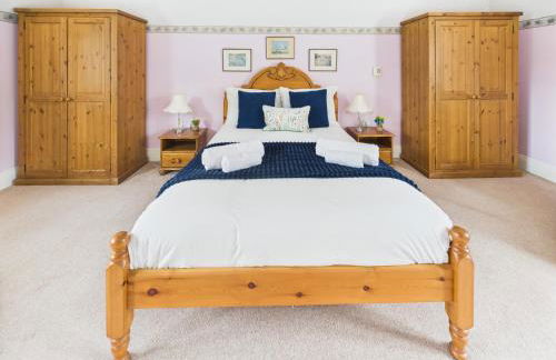 Large detached house near the sea - Photo 10