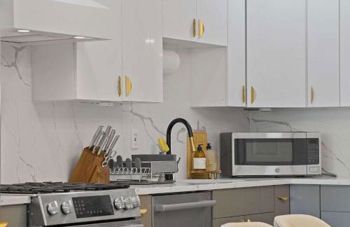 Elegant 2BR-2BA Spacious Escape with Rooftop Near NYC - Foto 7