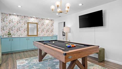 Relaxed Luxury Pet Friendly Home with Pool and Backyard Lounge in San Antonio, TX - Foto 3, Game Room