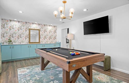 Relaxed Luxury Pet Friendly Home with Pool and Backyard Lounge in San Antonio, TX - Foto 3