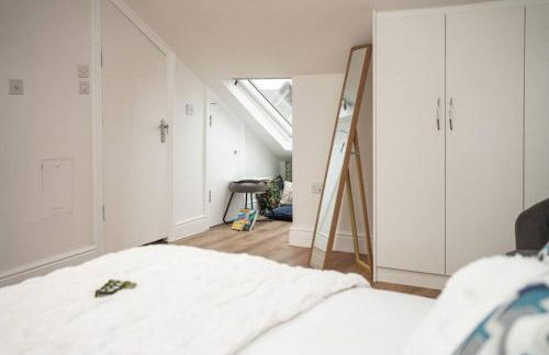 Newly Renovated Modern 4 Bed 3 Bath Apartment London - Foto 13