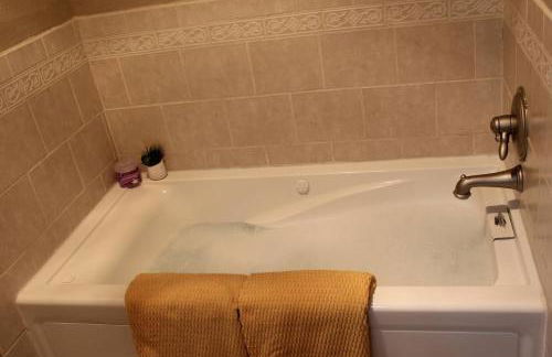 Charming Central Amarillo Retreat with a Jacuzzi - Photo 15