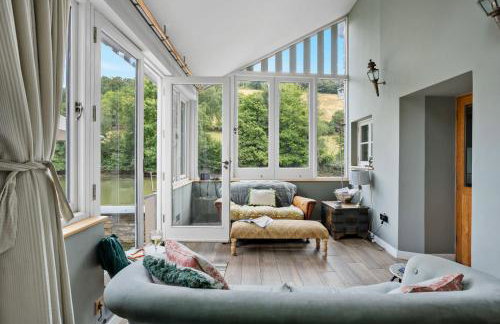 Duck Cottage - Waters Edge, Exclusive Village Location - Photo 10