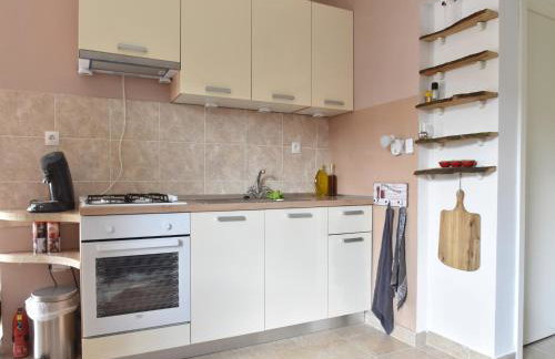 This Pleasant Holiday Home is an Ideal Starting Point to Explore Dalmatia - Foto 29