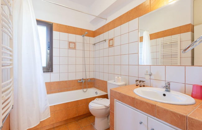 Villa Eufrosini Large Private Pool Walk to Beach Sea Views A C Wifi Car Not Required - 2301 - Foto 22