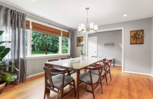 Sojourn Beautiful Home with Beach Access & Backyard - Foto 3