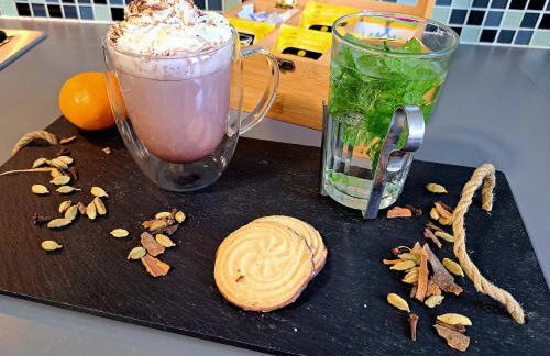 The Green Views Apartment Contractors, Families, Travel - Foto 16