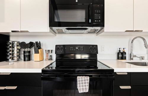 Chic Studio with Stunning DTLA Views, Walk to Metro - Foto 18