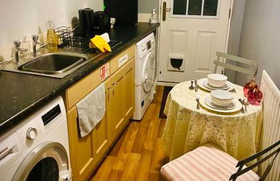 Modern ground floor apartment with free parking very near centre - Foto 2