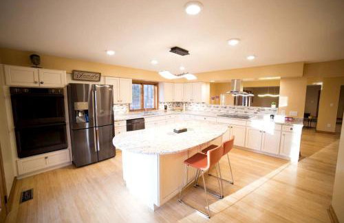 Stately Luxury Vacation Rental with a Private Hot Tub near Brown County State Park, Indiana - Foto 8