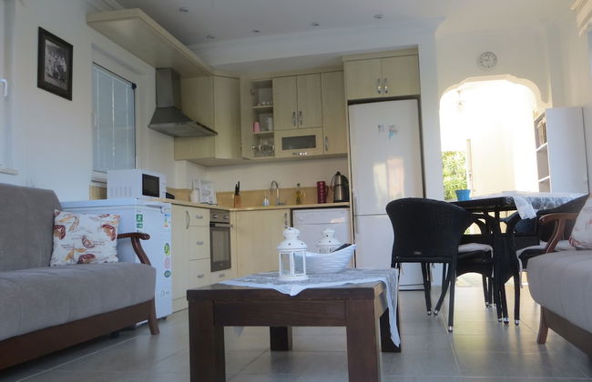 Villasevval-sleeps8-pool-bbq-ac-neartown - Photo 14