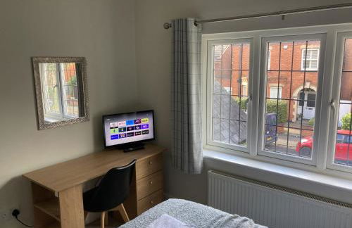 Large 4 bed detached house with parking - Foto 46