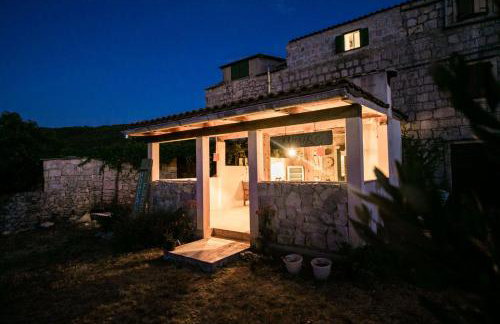 Secluded holiday house Okljucna, Vis - 15283 - Foto 1