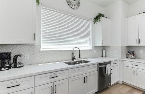 Modern Luxury retreat in downtown - Photo 24