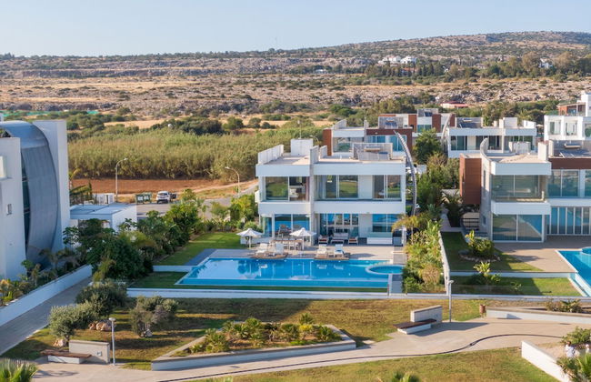 Tranquility Beachfront Villa - Photo 62