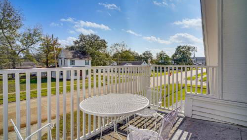 2 Mi to Gator Chateau Vibrant Home with Balcony - Foto 2