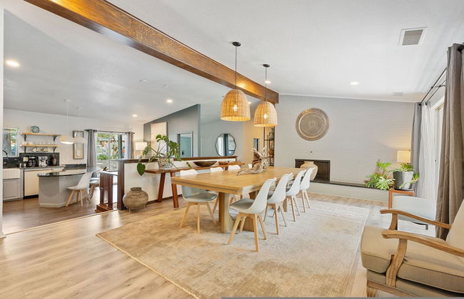 Spacious Family Home w Pool Hot Tub Large Yard - Photo 11