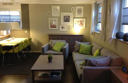 FeWo Buchheim, hochwertig und gemütlich, 5min zur S-Bahn - Photo 2