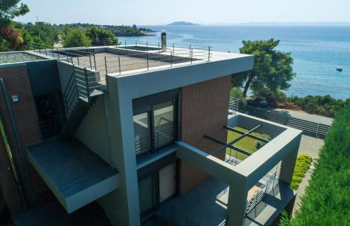 Elia Seafront Villa - Photo 3