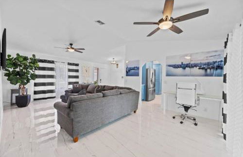 Luxurious Palm Beach Home - Photo 6