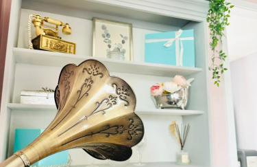 The Twin Flats, Audrey and Far East Escape - Foto 2